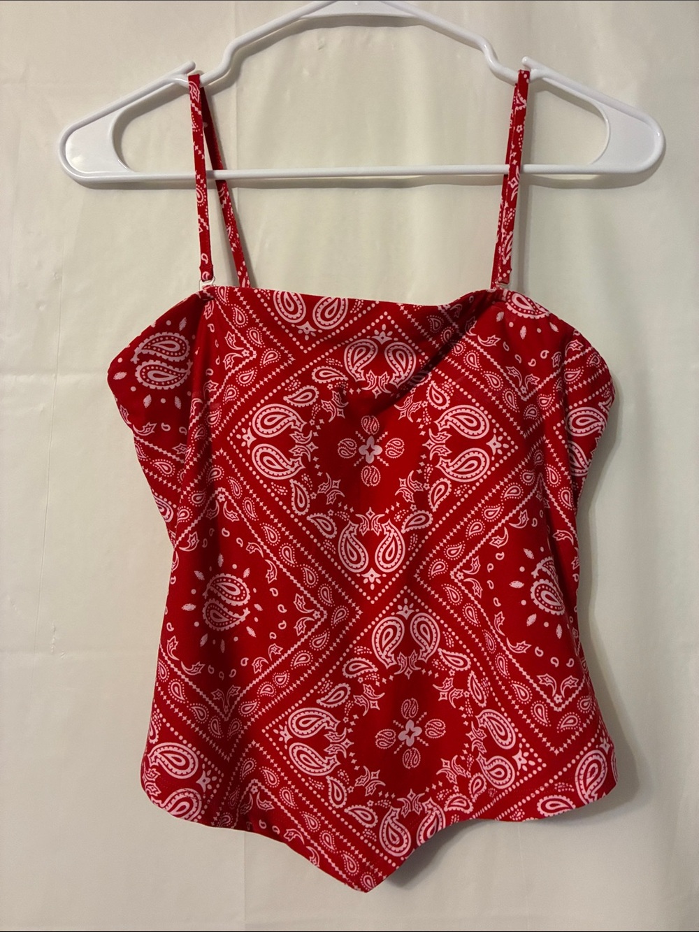 No Boundaries Red Bandana Print Cami Tank. Built in bra w molded cups. Like new.